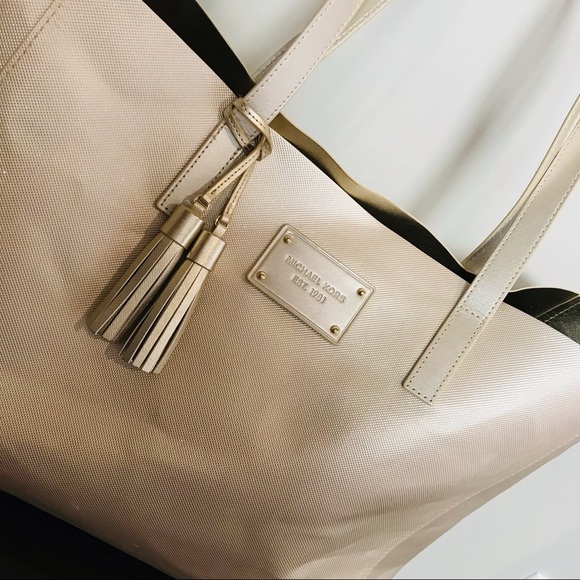 ✨AUTHENTIC Gold Sparkling MICHAEL KORS Tote Bag✨ - Picture 2 of 5